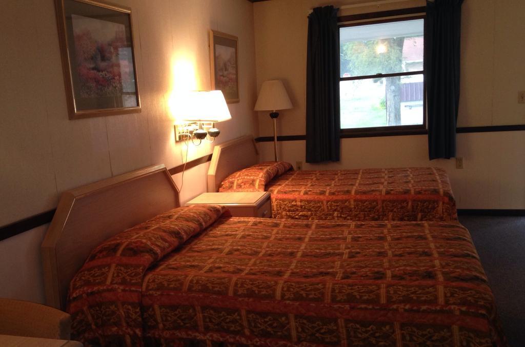 Twin Pine Motel Tipton 객실 사진